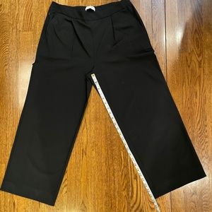 BANANA REPUBLIC  Fly-weight cropped black pants